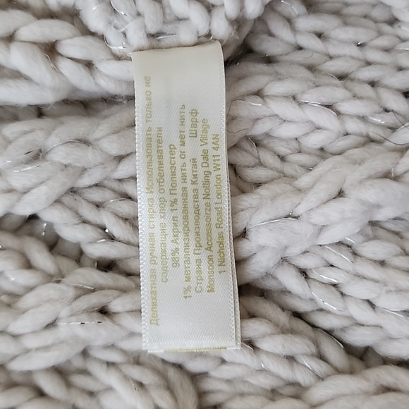 Scarf (New) - Picture 4 of 5